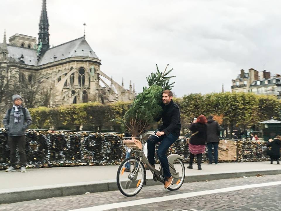 Párizs polgármestere szerint a kerékpársávok segítettek az autóhasználat csökkentésében
