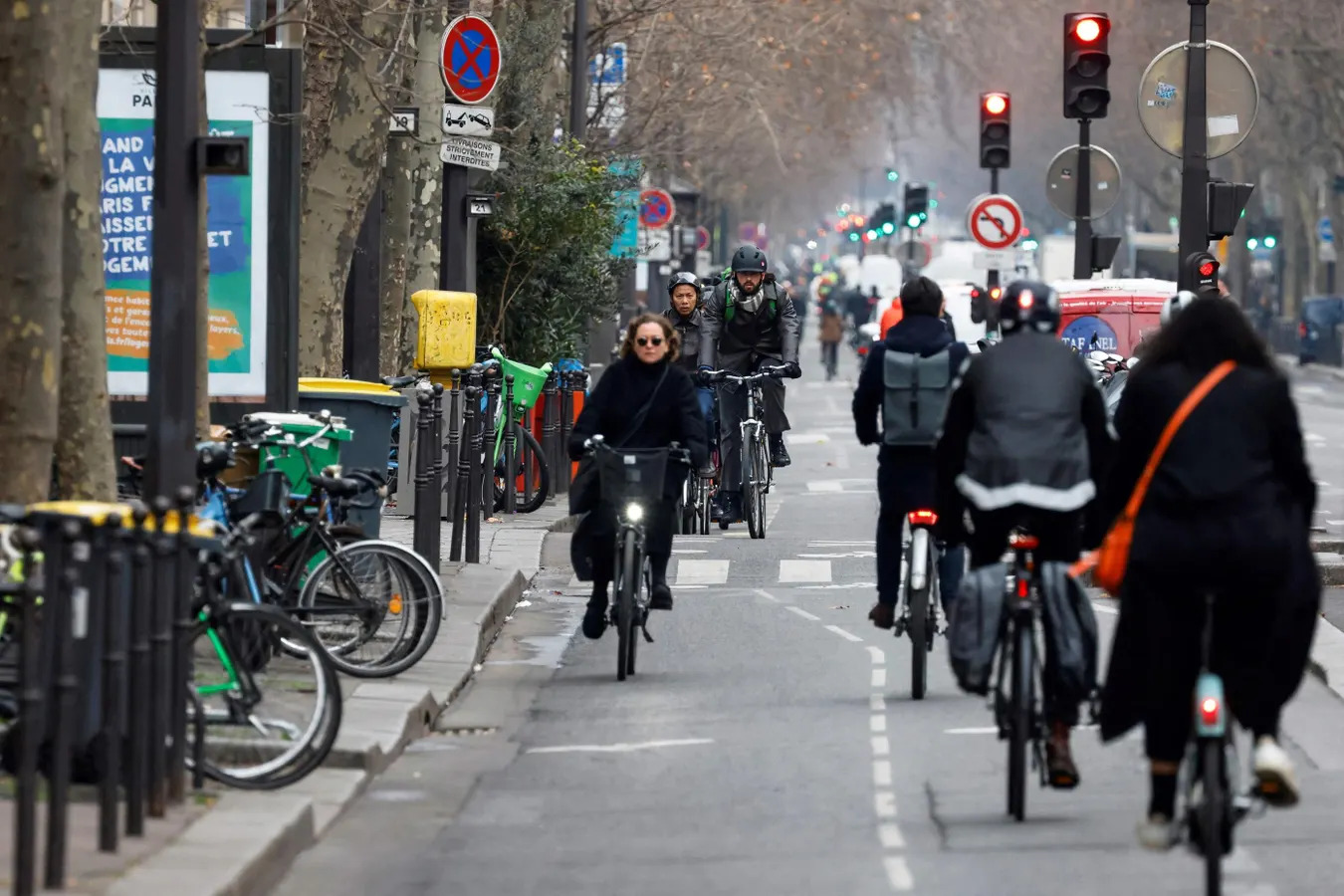 Pollerek és szuperblokkok: Európa városai szembefordulnak az autókkal