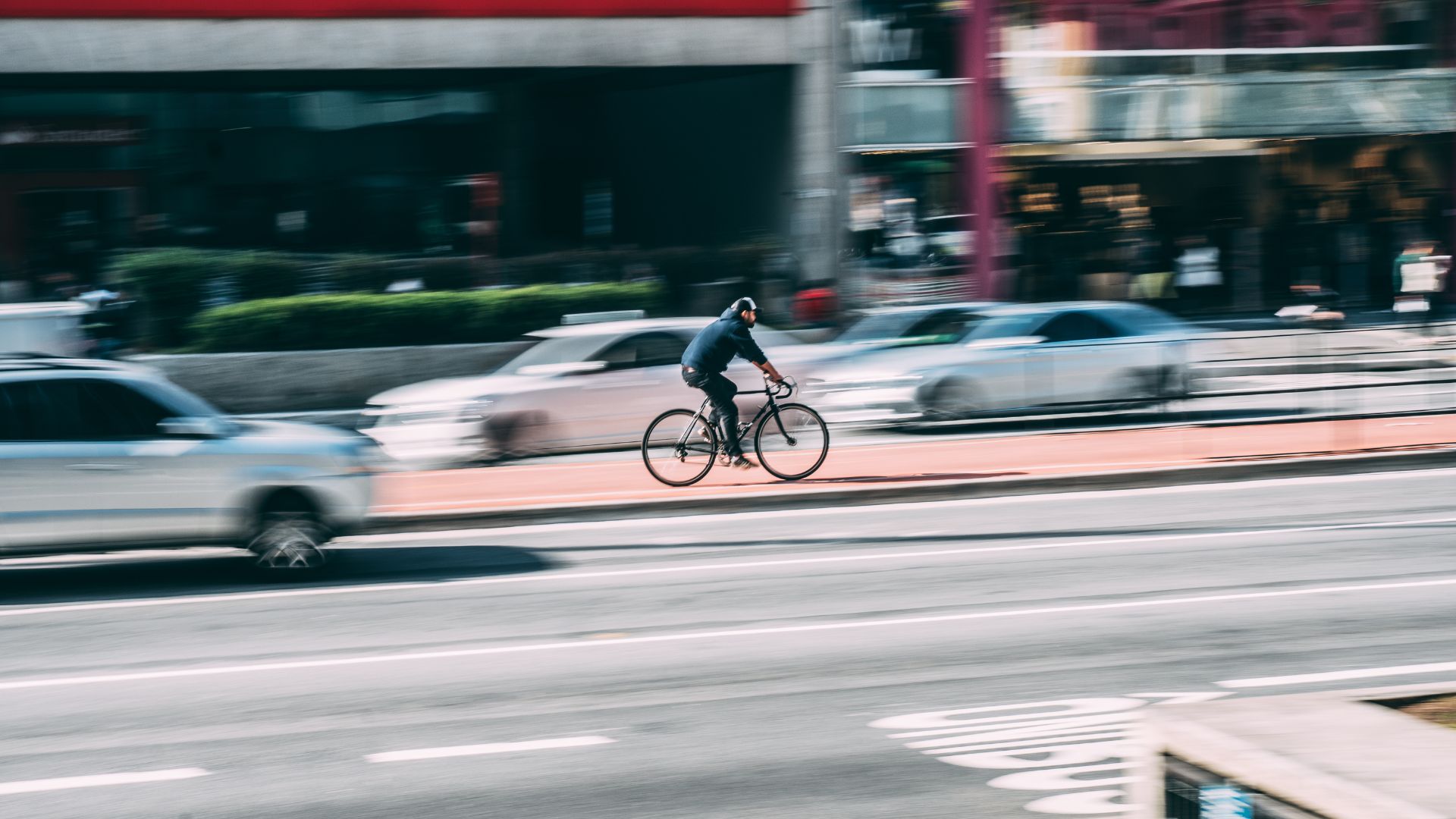 Új kutatás hívja fel a figyelmet az autók növekvő motorháztető-magasság kockázataira