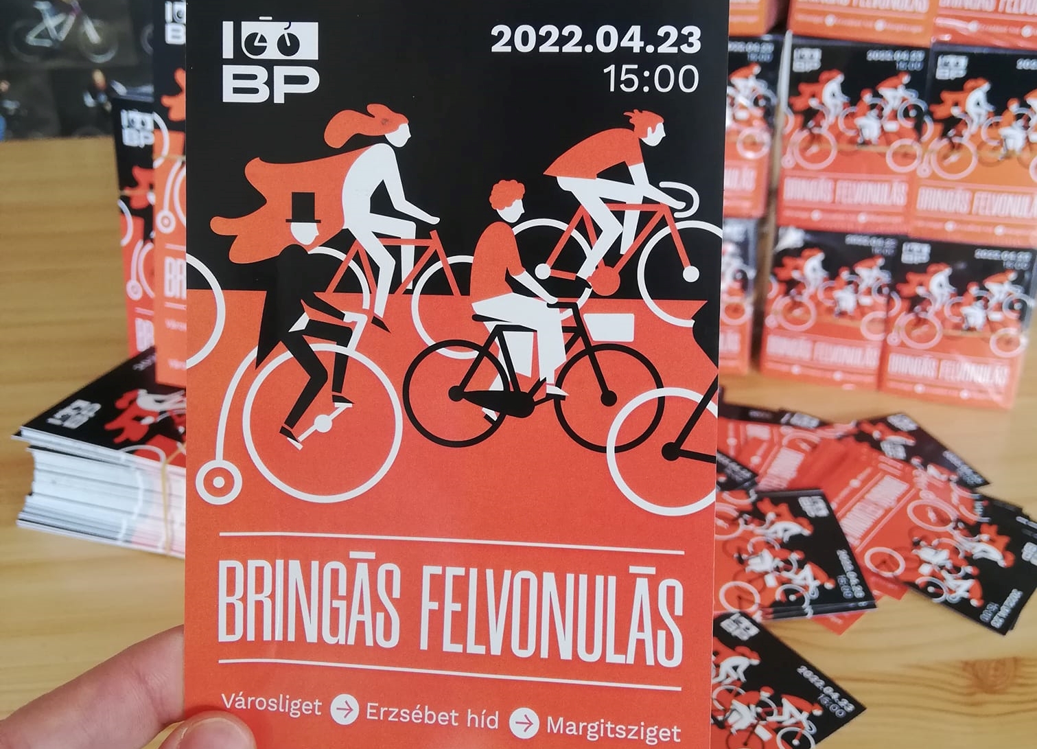 I bike Budapest matricaosztás - terjeszd velünk a felvonulás hírét!